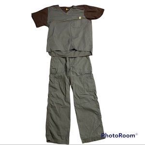Carhartt Men's Scrub Set Size: Small and Mediums